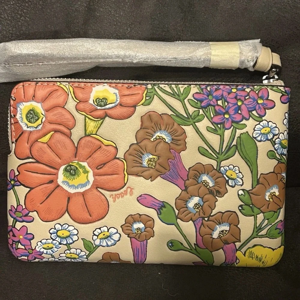 🎉NWT! Coach Multicolor Floral Wristlet Corner Zip!